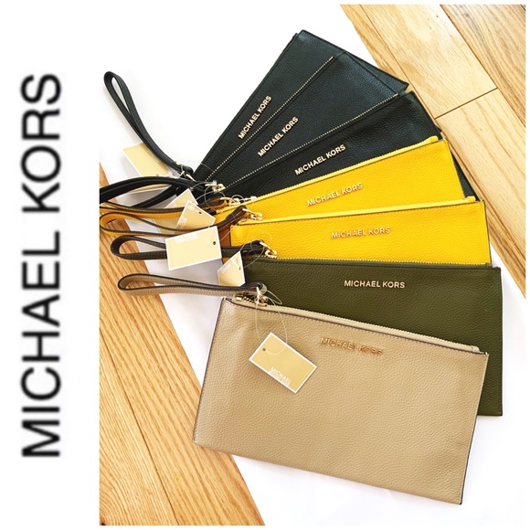 NWT authentic MK genuine leather wristlet - Picture 2 of 5